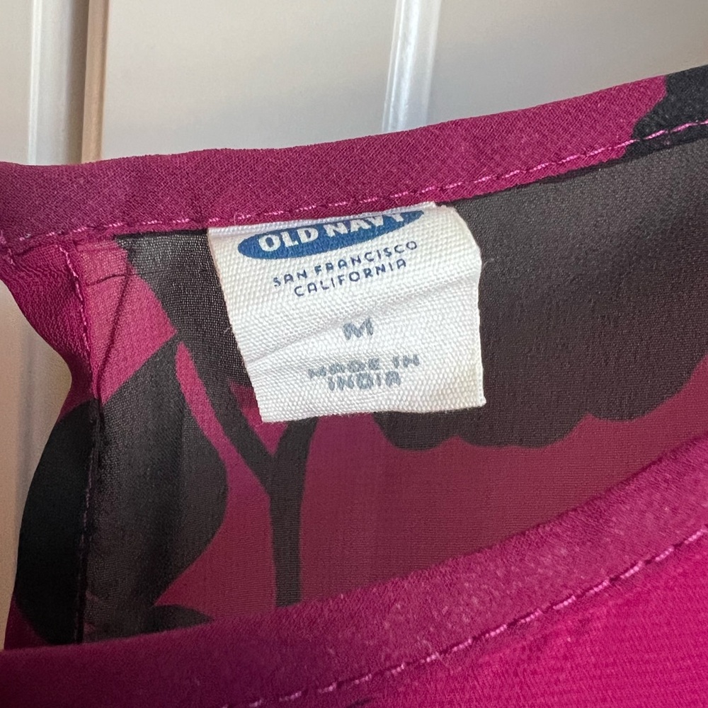 Old Navy Fuchsia and Black‎ Floral Blouse - Picture 2 of 4